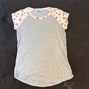 Chris & carol floral and gray baseball tee
